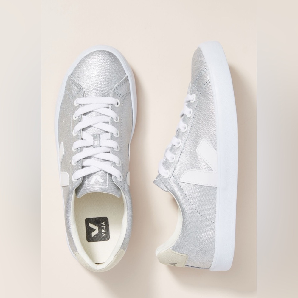 Veja Esplar Silver-White Low-Top Sneakers. EUR: 39 / US:8 Insoles not included